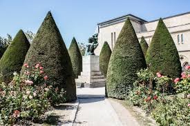 "Rodin Museum ; 5 Parisian museums and gardens"